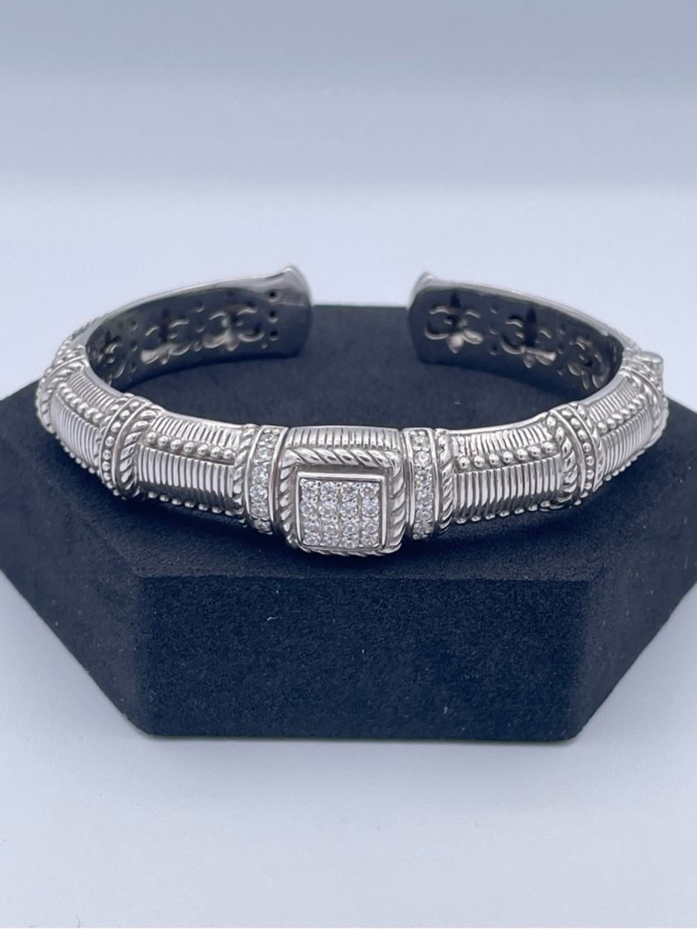Judith Ripka Sterling Silver 925 CZ Pavé Center Motif Cuff Bracelet Heavy 42.8g